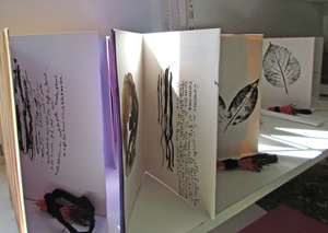 Livres d'arbres, exposition 2023 restituant le travail des ateliers animés par Sonia brault et Agnès rainjonneau